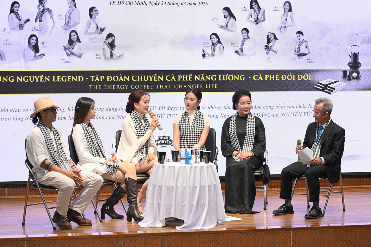 Các khách mời chia sẻ và giao lưu cùng sinh viên tại Trường Đại học Công Thương TP.HCM