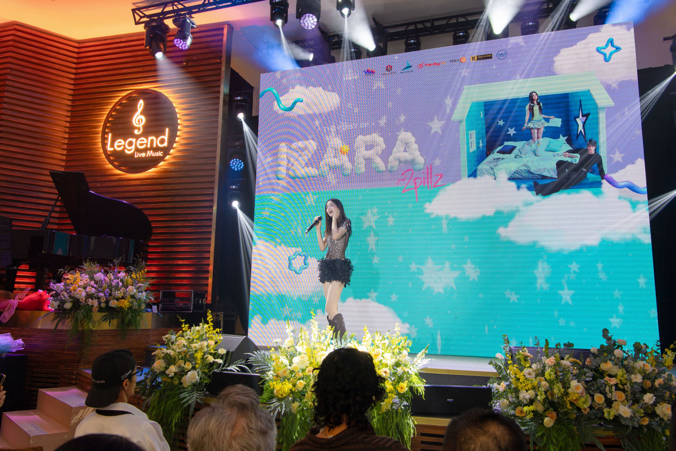 Izara Thiên Nga debut ấn tượng tại Cà phê Thế giới Trung Nguyên Legend