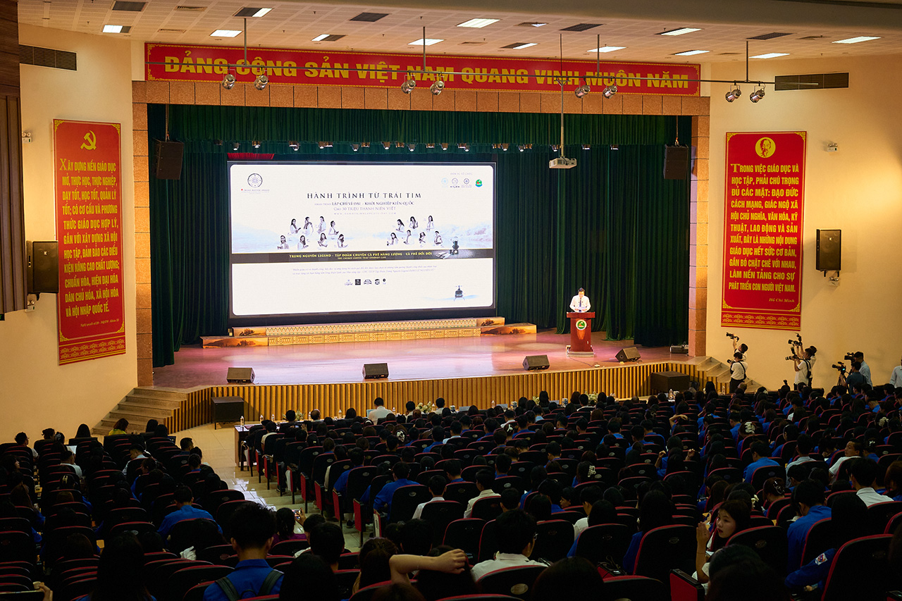 Vượt qua những cung đường núi cao hiểm trở, Hành trình Từ Trái Tim tiếp tục đến với thế hệ trẻ Tây Bắc, lan tỏa khát vọng vươn lên, kiến tạo thành công và đóng góp cho quê hương.