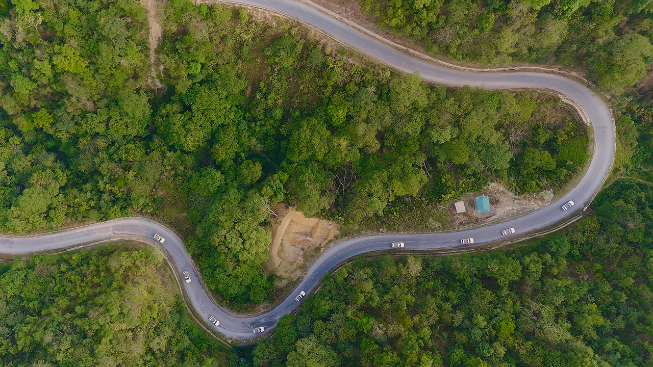 Vượt qua địa hình đồi núi phức tạp, những con dốc cao nối tiếp, Hành trình Từ Trái Tim đến với Sì Lở Lầu, xã vùng cao còn nhiều gian khó nơi biên giới