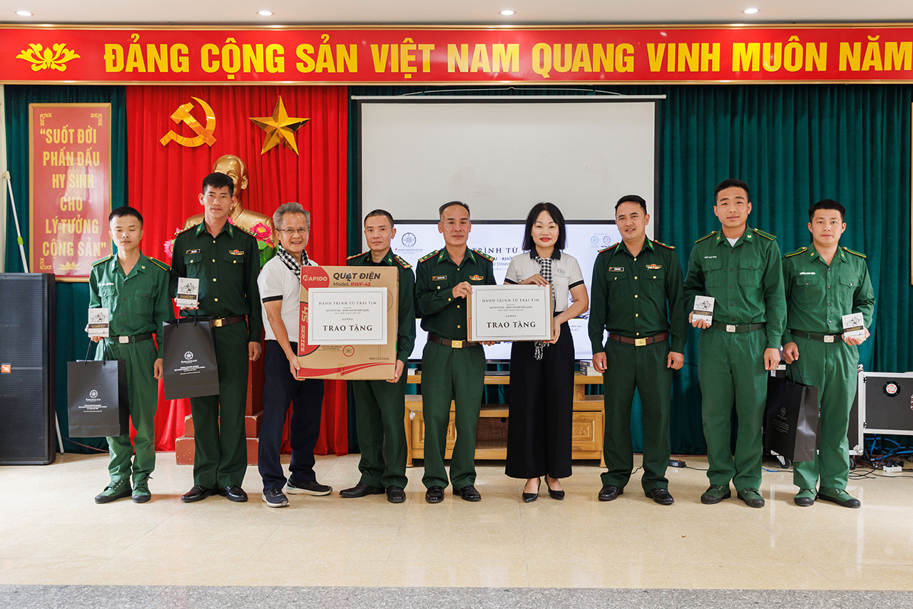 Đồn Biên phòng Sì Lờ Lầu trân trọng tình cảm của Hành trình Từ Trái Tim và đón nhận những món quà thiết thực giữa vùng biên còn nhiều gian khó